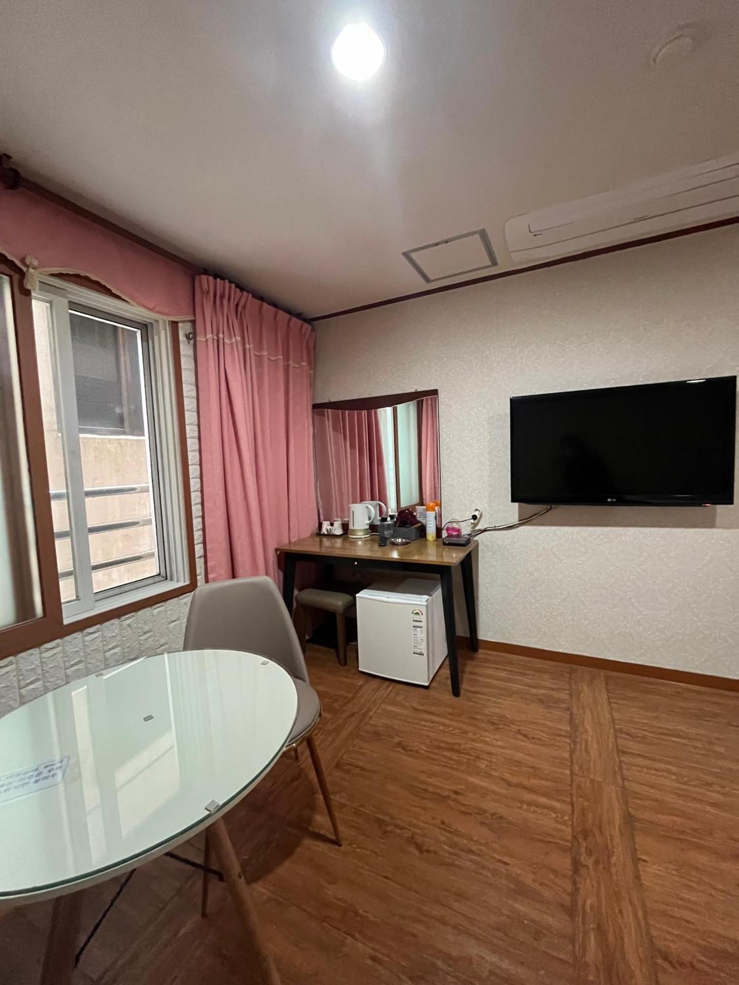 Oreum Motel Czedżu Zewnętrze zdjęcie