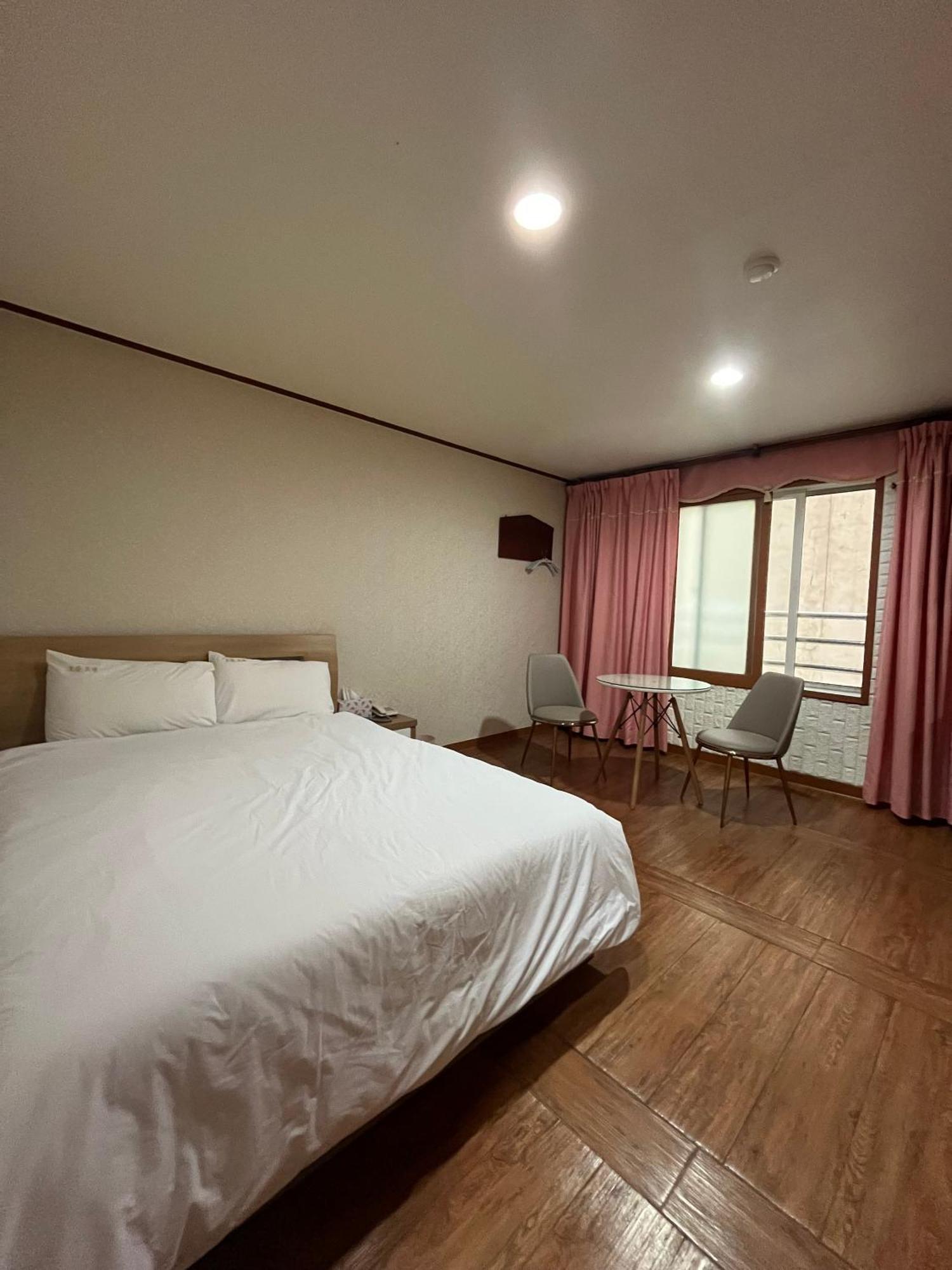 Oreum Motel Czedżu Zewnętrze zdjęcie
