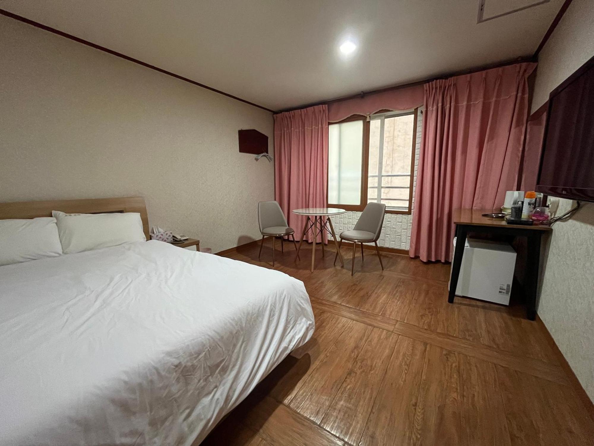 Oreum Motel Czedżu Zewnętrze zdjęcie