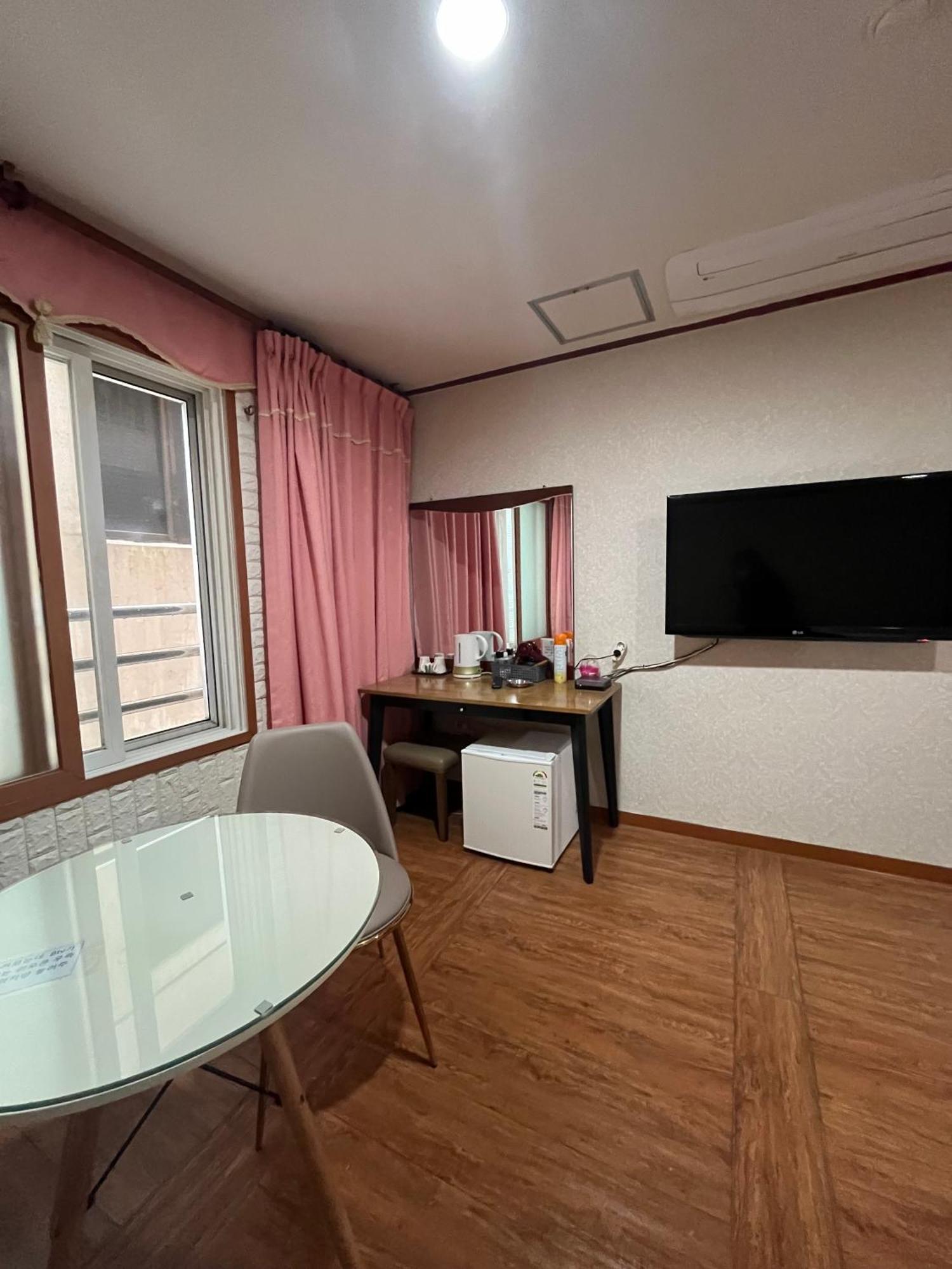 Oreum Motel Czedżu Zewnętrze zdjęcie